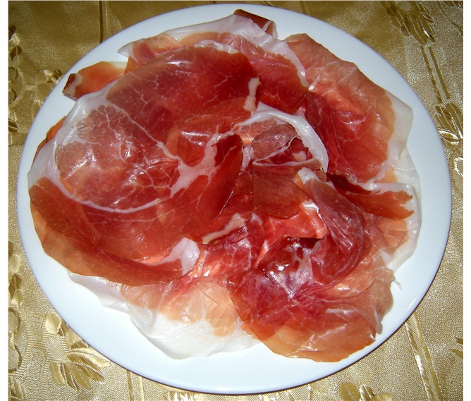 Severní Itálie - Emilia Romagna za uměním, Ferrari a gastronomií - Itálie - Parma - servíruje se proslulá parmská šunka pramáti všech pršutů