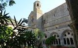 Languedoc a Roussillon, země moře, hor a katarských hradů s koupáním 2021 - Francie - Languedoc - Abbaye de Fontfroide, kostel z roku 1157