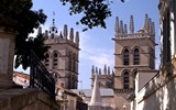 Languedoc, katarské hrady, moře Lví zátoky a kaňon Ardèche letecky 2023 - Francie - Languedoc - Montpellier, katedrála St.Pierre, poničena 1567 hugenoty, vzápětí opravena
