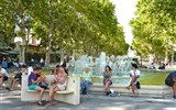 Languedoc, katarské hrady, moře Lví zátoky a kaňon Ardèche letecky 2021 - francie - Languedoc - Montpellier, na Place de la Comédie