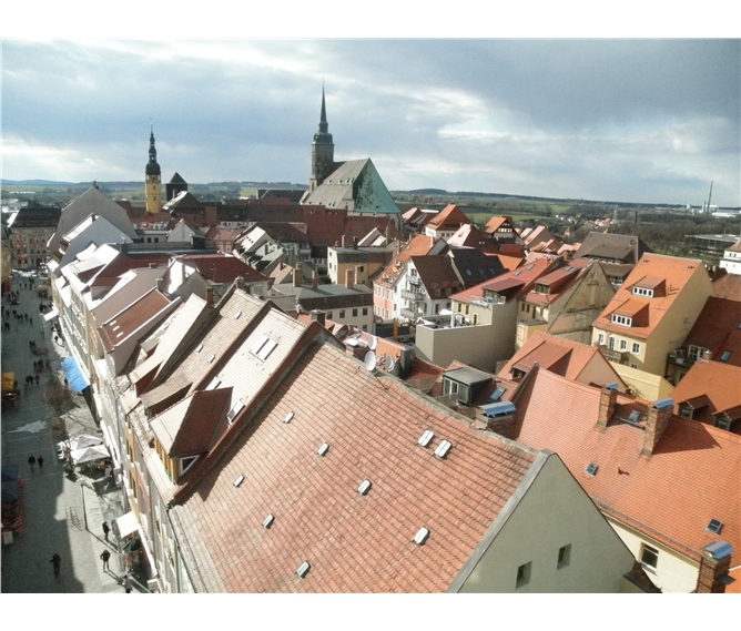 Adventní Bautzen 2020 - Německo - Lužice - Budyšín, pohled z Bohata wěža, uprostřed dóm S.Petri