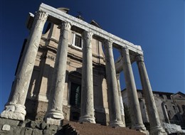 Řím - Forum Romanum -  chrám Antonina a Faustiny, 141 n.l, pův. pro manželku Faustinu, po smrti i pro císaře Antonina