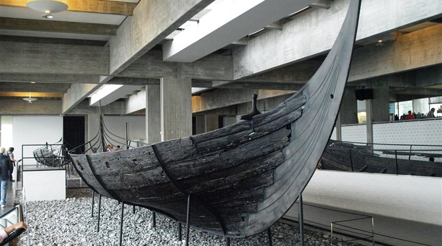 Dánsko, Kodaň, ráj ostrovů a gurmánů 2022  Dánsko - Roskilde - Vikingeskibsmuseet, Skuldelev 3, 14m dlouhá a 3,3 m široká