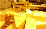 Skandinávie - Švédsko - sýr Västerbotten se vyrábí v městě Norrmejerier Burträsk na severu Švédska od roku 1872 a je výborný k vínu