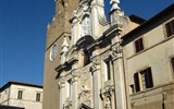 Pitigliano - Itálie - Lazio - Pitigliano, katedrála sv.Petra a Pavla, 1276, několik přestsaveb, hl. 1509 za Niccolo III. barokní průčelí