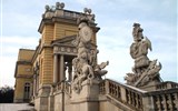 Rakousko, památky UNESCO - Rakousko - Vídeň - Schönbrunn, Gloriette, 1775, na pamět vítězství v bitvě u Kolína