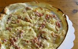 Alsasko a gastronomie - Francie - Alsasko - tarte flambée, typická specialita místní kuchyně (Wiki).