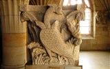 Burgundsko, Champagne, příroda, víno a katedrály 2023 - Francie - Beaujolais - Autun, sv.Lazar, Trojhlavý pták na jedné z původních hlavic sloupů