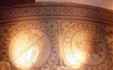 Tournus - Francie - Beaujolais - Tournus, sv.Philibert, mozaiky, znamení zvěrokruhu (rak) a měsíce (červen)