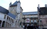 Dijon, město vévodů burgundských - Francie - Beaujolais - Dijon, Palais des Ducs, dnes sídlo Musée des Beaux Arts, mj. sbírky vlámských mistrů