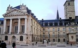 Dijon, město vévodů burgundských - Francie - Beaujolais - Dijon, Palais des Ducs, původně palác burg.vévodů, základ gotický po 1433 Filip Dobrý