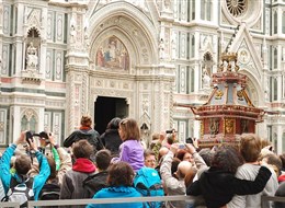 Florencie, Toskánsko, perla renesance a velikonoční slavnost ohňů 2022 Toskánsko Itálie - Florencie - slavnost Scapio, roku 1097 dosáhl místní měšˇťan P.de Pazzi jako první hradeb Jeruzaléma a od toho se vše odvíjí ...