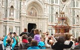 Florencie, Toskánsko, perla renesance a velikonoční slavnost ohňů 2021 - Itálie - Florencie - slavnost Scapio, roku 1097 dosáhl místní měšˇťan P.de Pazzi jako první hradeb Jeruzaléma a od toho se vše odvíjí ...