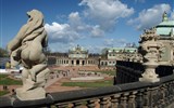 Česko-saské Švýcarsko 2022 - Německo - Drážďany - Zwinger zdobí četné sochy - Kupidové, Cherubínci, vázy, masky aj.
