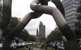 Berlín, město umění, historie i budoucnosti - Německo - Berlín - socha Berlín, 1987, B. a M.Matschinsky -Denninghoffs, ač rozdělený přece spojený