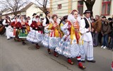 Busójárás - Maďarsko - Busójárás - Moháč, slavnosti Busó, a zase krojovaná skupinka