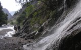 Civita - Itálie - Civita - dole v kaňonu řeky Ragy voda stále zpívá