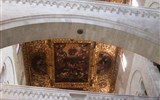 Bari - Itálie - Bari - bazilika sv.Mikuláše, 1087-1197, oblouky přidány 1458 po velkém zemětřesení