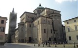 Emilia-Romagna: panovnická sídla, kultura, gastronomie i Ferrari - Itálie - Emilia - Parma, Dóm, 1061-74,  kampanila 1284-94, vše románské