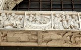 Modena - Itálie - Modena - Dóm, Porta dei Principi, architráv 6 panelů ze života sv.Geminianuse, G.přijíždí do Modeny, cesta přes moře, vyhnání satana z dcery císaře Joviana