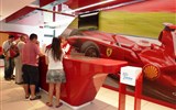 Muzeum Ferrari Maranello - Itálie - Emilia - Maranello, Museo Ferrari, i pokladna je v rudé barvě značky