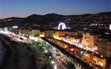 Karneval květů v Nice a festival citrusů v Mentonu 2021 - Francie - Nice, večerní bulvár Quai des États
