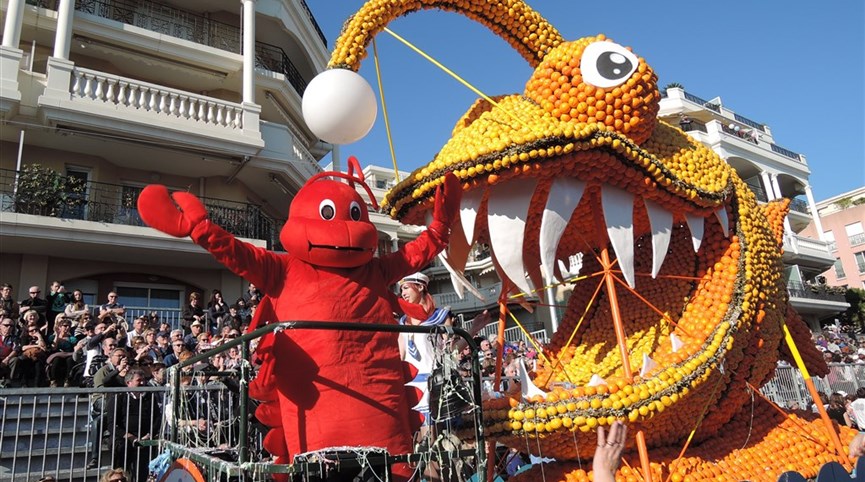 KARNEVAL KVĚTŮ V NICE A FESTIVAL CITRUSŮ V MENTONU 2027  Francie - Menton - Corsi des Fruits d´Or, hele humr a zubatá ryba a všechno z citrusů