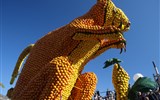 Karneval květů v Nice a festival citrusů v Mentonu 2021 - Francie - Menton, Citrusové korzo, přiskákal i citrusový klokan