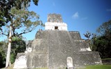 Za Mayi do Guatemaly a do Hondurasu 2024 - Guatemala - Tikal - chrám Velkého Jaguára, kolem 732, nahoře pohřební mohyla krále Jasaw Chan K'awiila, UNESCO