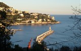 Provence a krásy Azurového pobřeží 2023 - Francie - Nice, maják na konci mola u vjezdu do přístavu