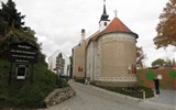 Mikulov a Lednice, kraj zámků a víno Moravy 2022 - Rakousko - Poysdorf - kostel sv.Jana Křtitele, 1629-1635, ranně barokní