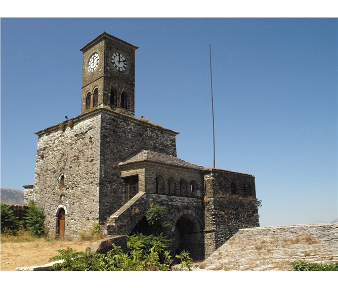 Korfu a jižní Albánie 2023 - Albánie - Gjirokastra, Hodinová věž, postavená Ali Pašou Tepelenským