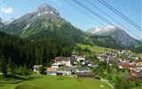 Lechtalské údolí s kartou 2021 - Rakousko - Lech am Arlberg leží uprostřed hor a pastvin