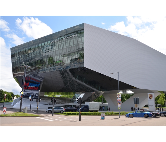 Stuttgart a zážitková muzea techniky (Porsche, Mercedes a Concorde) 2022 - Německo - Stuttgart - muzeum Porsche