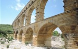 Přírodní parky a památky Provence s koupáním 2023 - Francie - Provence - římský akvadukt Pont-du-Gard