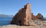Zájezdy pro seniory - Fotografie - Itálie - Sardinie - Arbatax, červené porfyrové skály na pobřeží Capo Bellavista