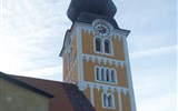 Schladming - Rakousko - Schladming - Stadtpfarrkirche, věž s bání z roku 1832
