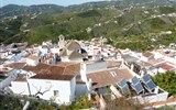 pueblos blancos - Španělsko - Andalusie - Frigiliana, střed městečka s kostelem San Antonio