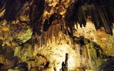 Nerja - Španělsko - Andalusie - v blízkosti Nerji leží jeskyně Cueva de Nerja, zabírají plochu přes 35.000 m2