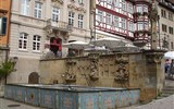Bamberg a advent na Romantické cestě Německa  2022 - Německo - Schwäbisch Hall - gotická kašna a pranýř na náměsti (Waterproof)