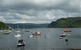 Ostrov Skye a západní Vysočina 2022 - Skotsko - Portree, do přístavu vplouvají i velké oceánské lodě