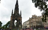 Edinburgh - Skotsko - Edinburgh - památník Waltera Scotta v Princes Street Garden