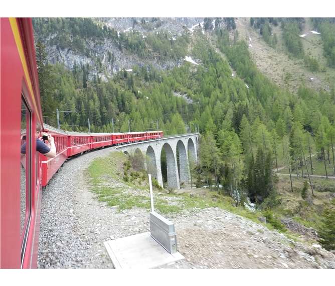 Švýcarské železnice a Rhétská dráha UNESCO 2023 - Švýcarsko - Bernina Expres