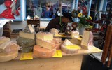 Folklórní slavnosti - Rakousko - Kaprun - sýrové slavnosti nabízejí sýry ze širokého okolí