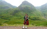 Ostrov Skye a západní Vysočina 2023 - Skotsko - Tři sestry a skotský dudák