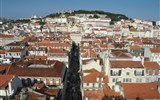 Lisabon, královská sídla, krásy pobřeží Atlantiku, Cascais 2022 - Portugalsko - Lisabon - pohled na čtvrt Baixa a hrad São Jorge, starou pevnost Féničanů, Řeků, Římanů, dnešní podoba maurská z 11.stol.