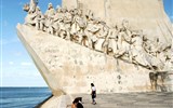 Lisabon - Portugalsko - Lisabon - Památník objevitelů, zleva Jindřich Mořeplavec, Alfonso V, Vasco da Gama, A.Baldaia, P.Cabral, Ferdinand Magellan,..