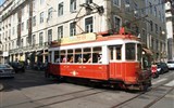 Lisabon, královská sídla, krásy pobřeží Atlantiku, Porto 2021 - Portugalsko - Lisabon - městské tramvaje pamatují už dost, ale dojedou spolehlivě a přesně