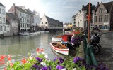 Belgie, umění, památky UNESCO, gastronomické zážitky či květinový koberec 2022 - Belgie - Gent, řeka Leie, vzadu budova Groot Vleeshuis (Masné krámy)