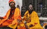 Nepál - Nepál - Pashupatinath - chrámoví kněží (UNESCO) (Wiki-McKay)